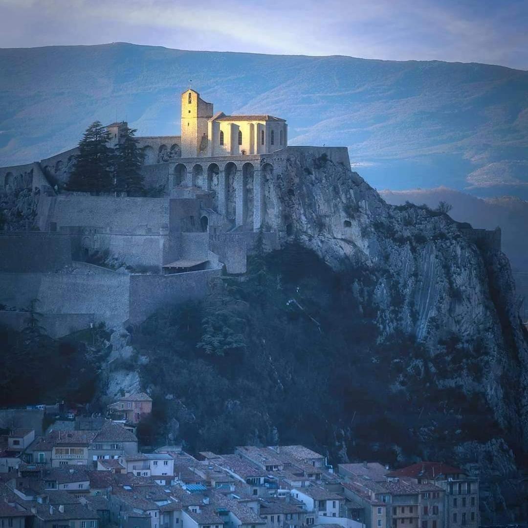 Etxe Laminak Panzió Sisteron Kültér fotó